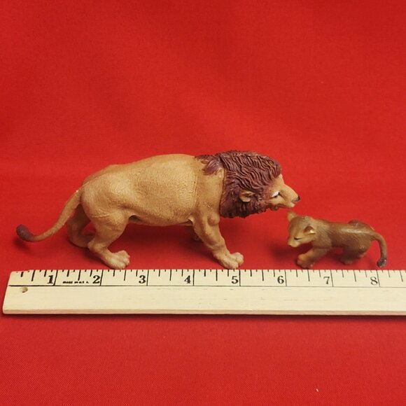 Vintage Schleich Lion and Lion Cub Toy Figurines - Picture 10 of 10